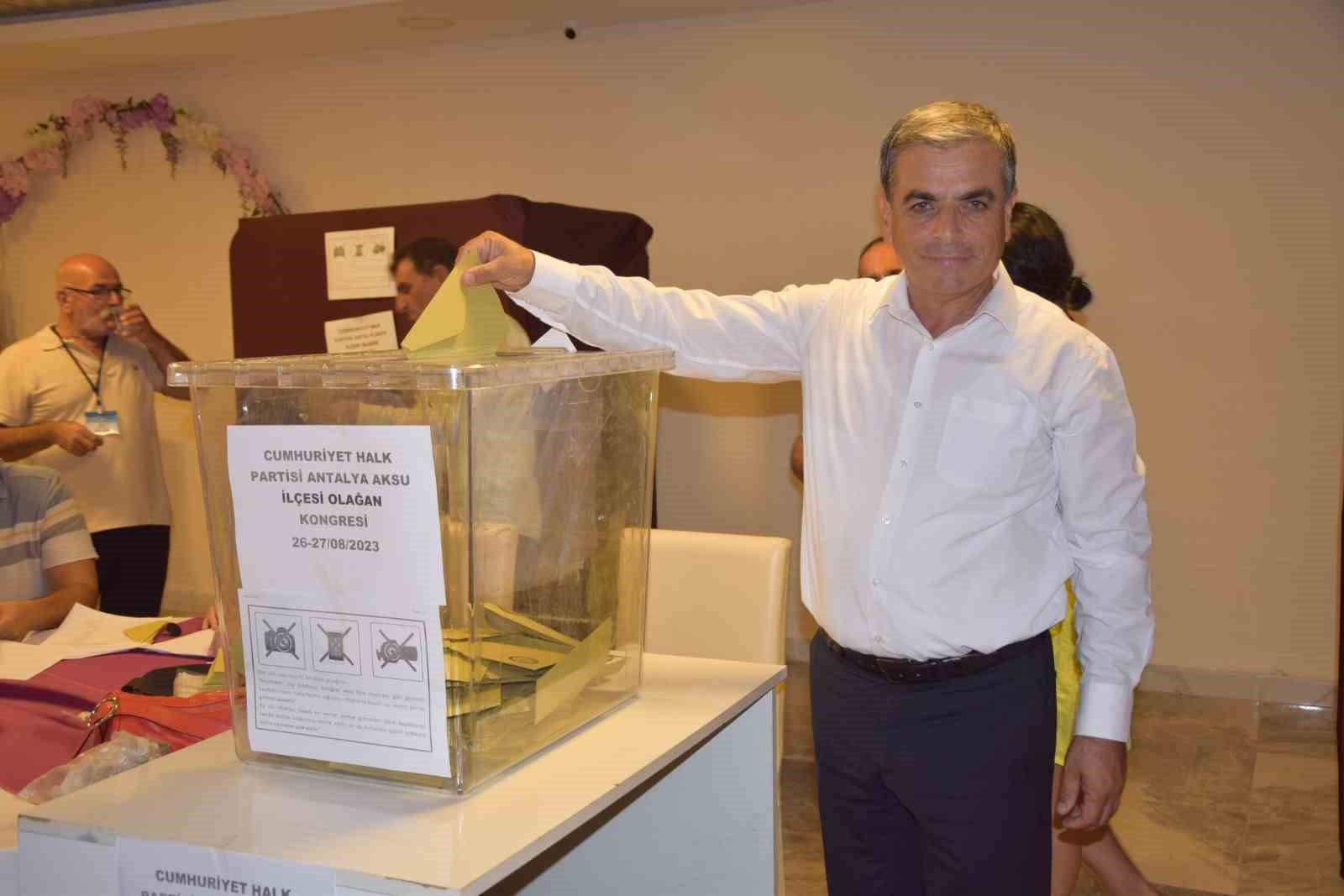 CHP Aksu'da Kenan Yıldız yeniden başkan seçildi