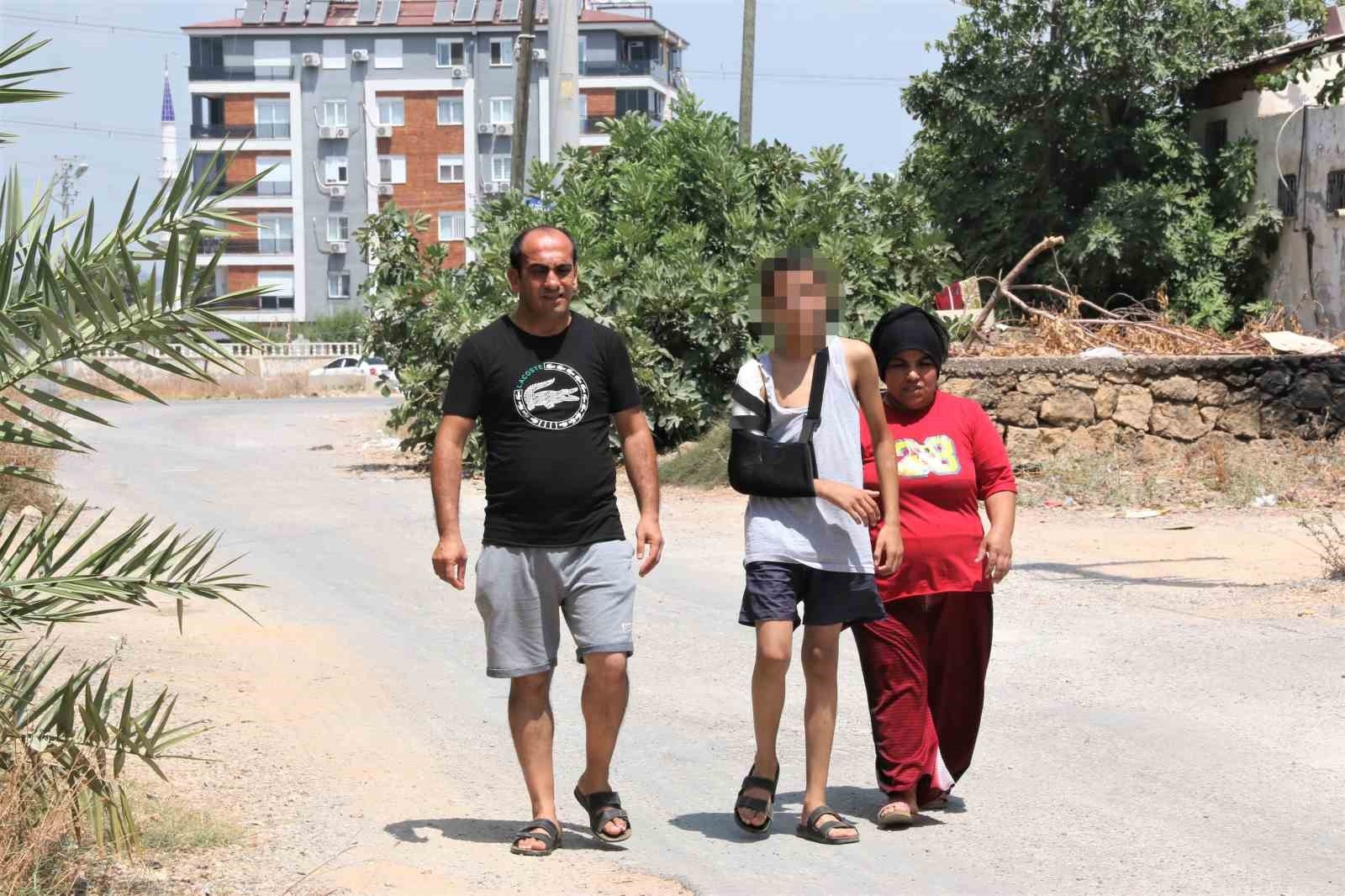 Deprem sarstı, kaza yıktı: "Kıyafetimiz bile kalmadı"