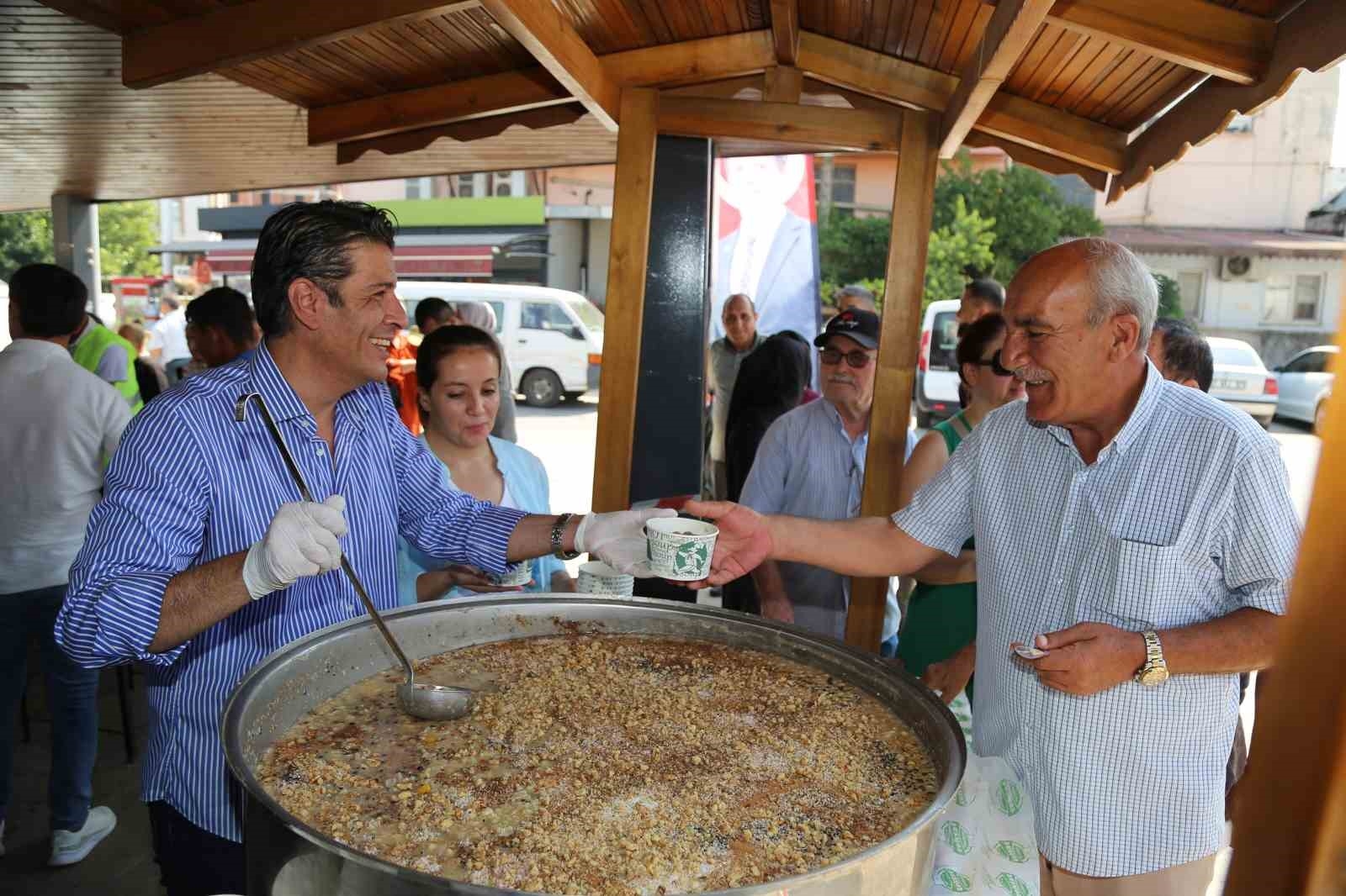 Döşmealtı Belediyesi'nden 6 bin kişilik aşure ikramı