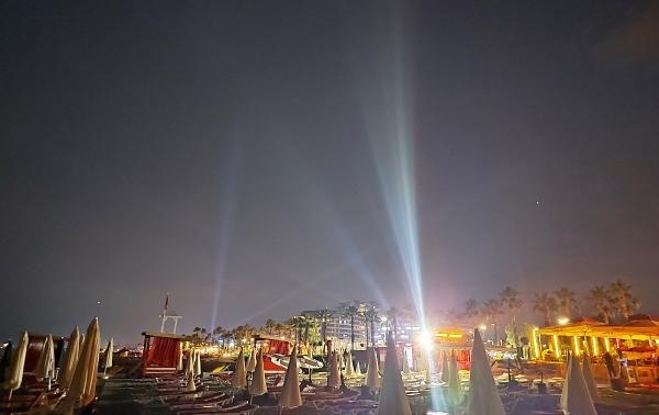 Dünyaca ünlü Konyaaltı Sahili 'gazino'ya dönüştü