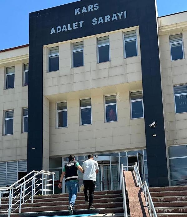 Ehliyet sınavında 'kameralı' kopyaya suçüstü
