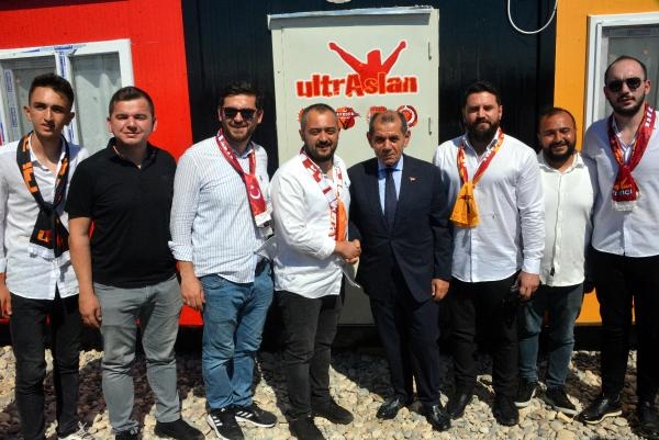 Galatasaray, 600 konteyneri depremzedelere teslim etti