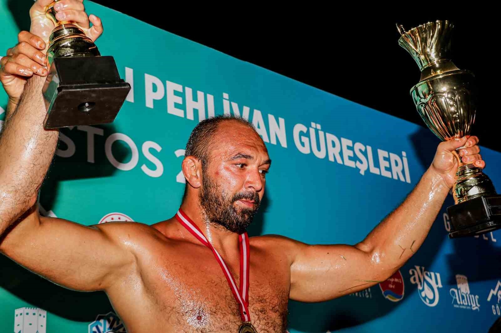 Gökbel'de başpehlivan Ali Gürbüz oldu