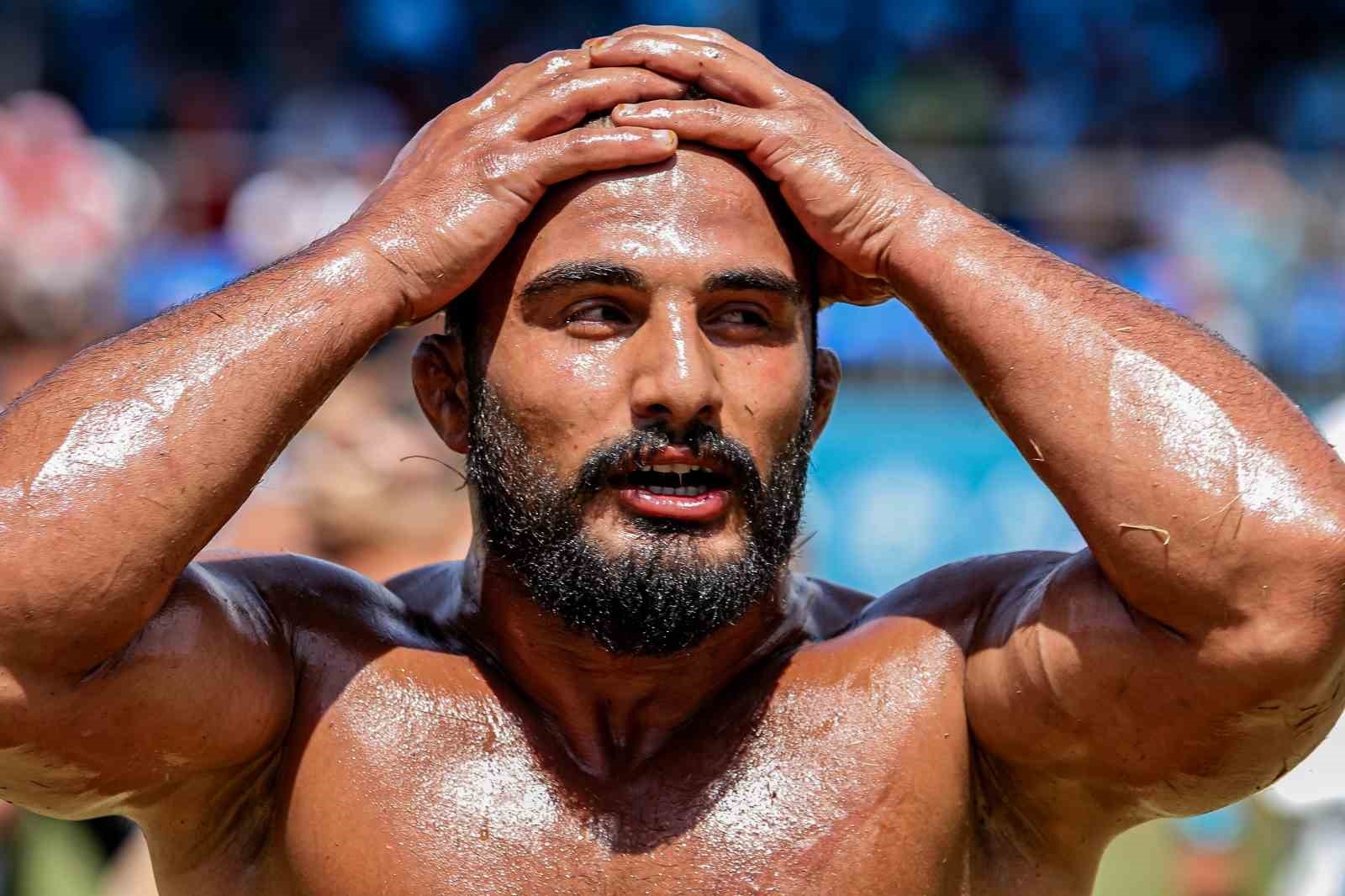 Gökbel'de başpehlivan Ali Gürbüz oldu