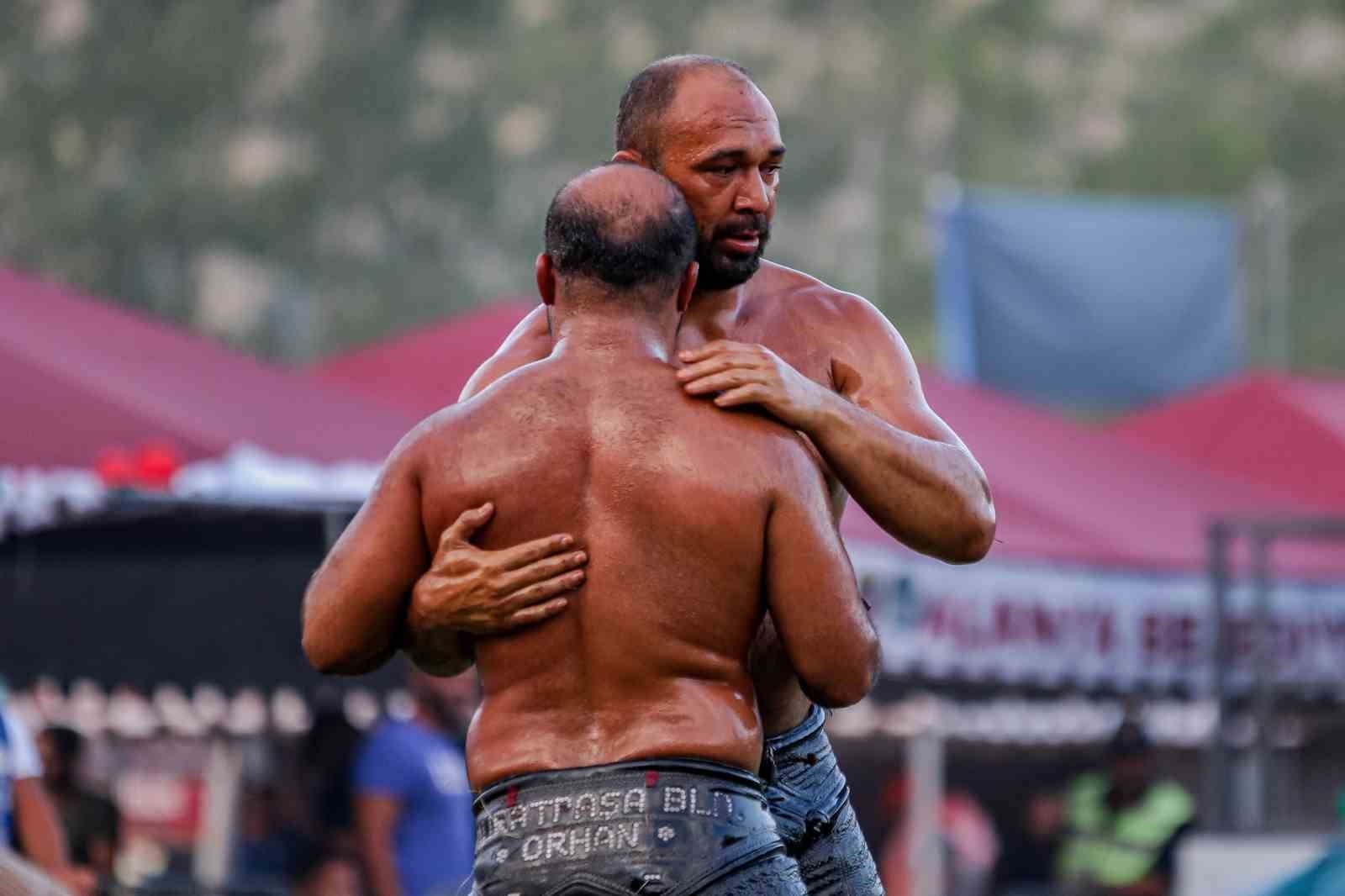 Gökbel'de başpehlivan Ali Gürbüz oldu
