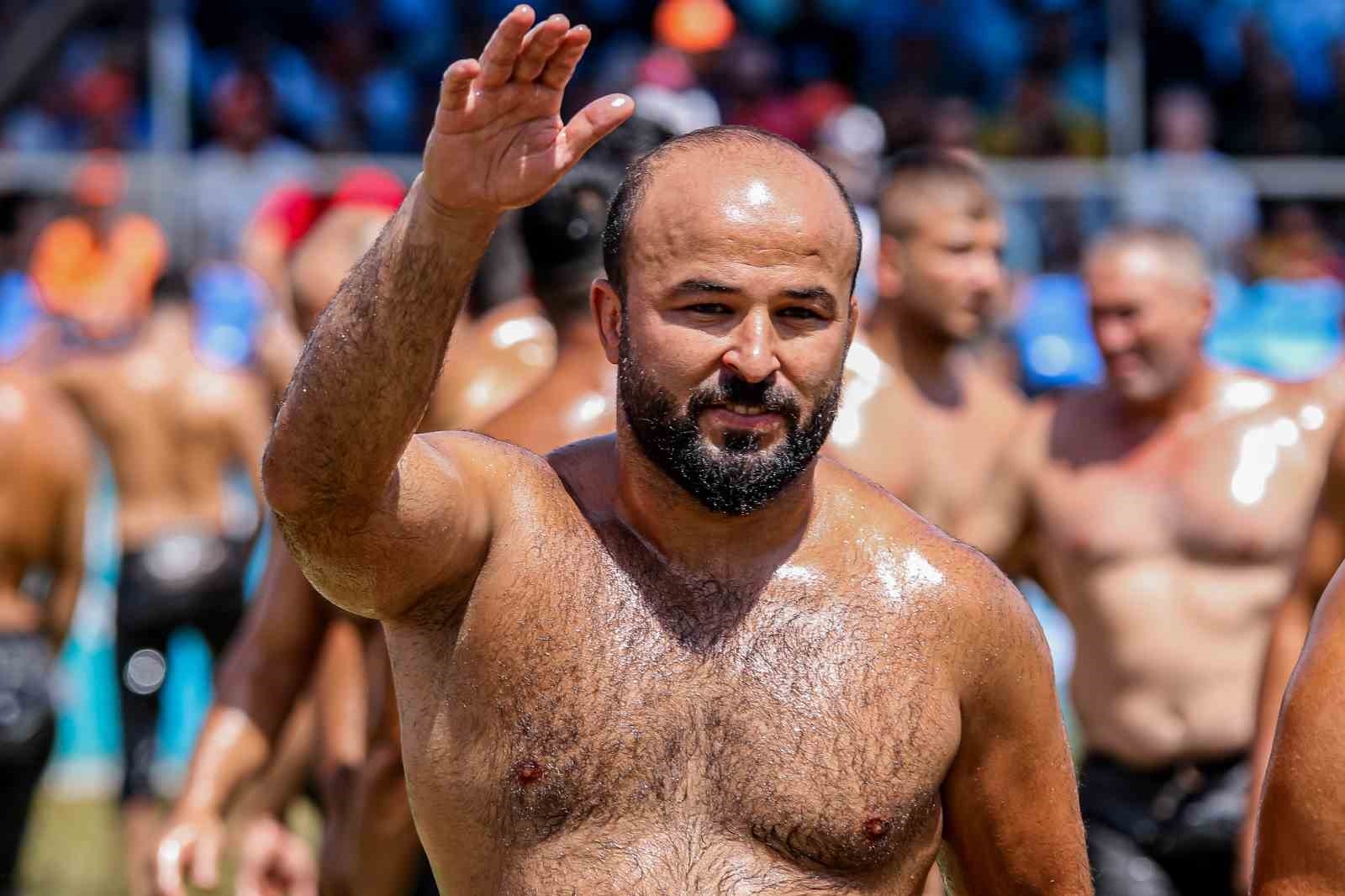 Gökbel'de başpehlivan Ali Gürbüz oldu