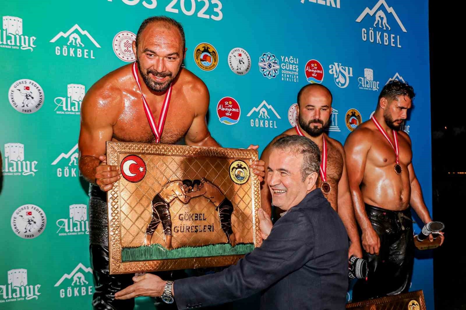 Gökbel'de başpehlivan Ali Gürbüz oldu