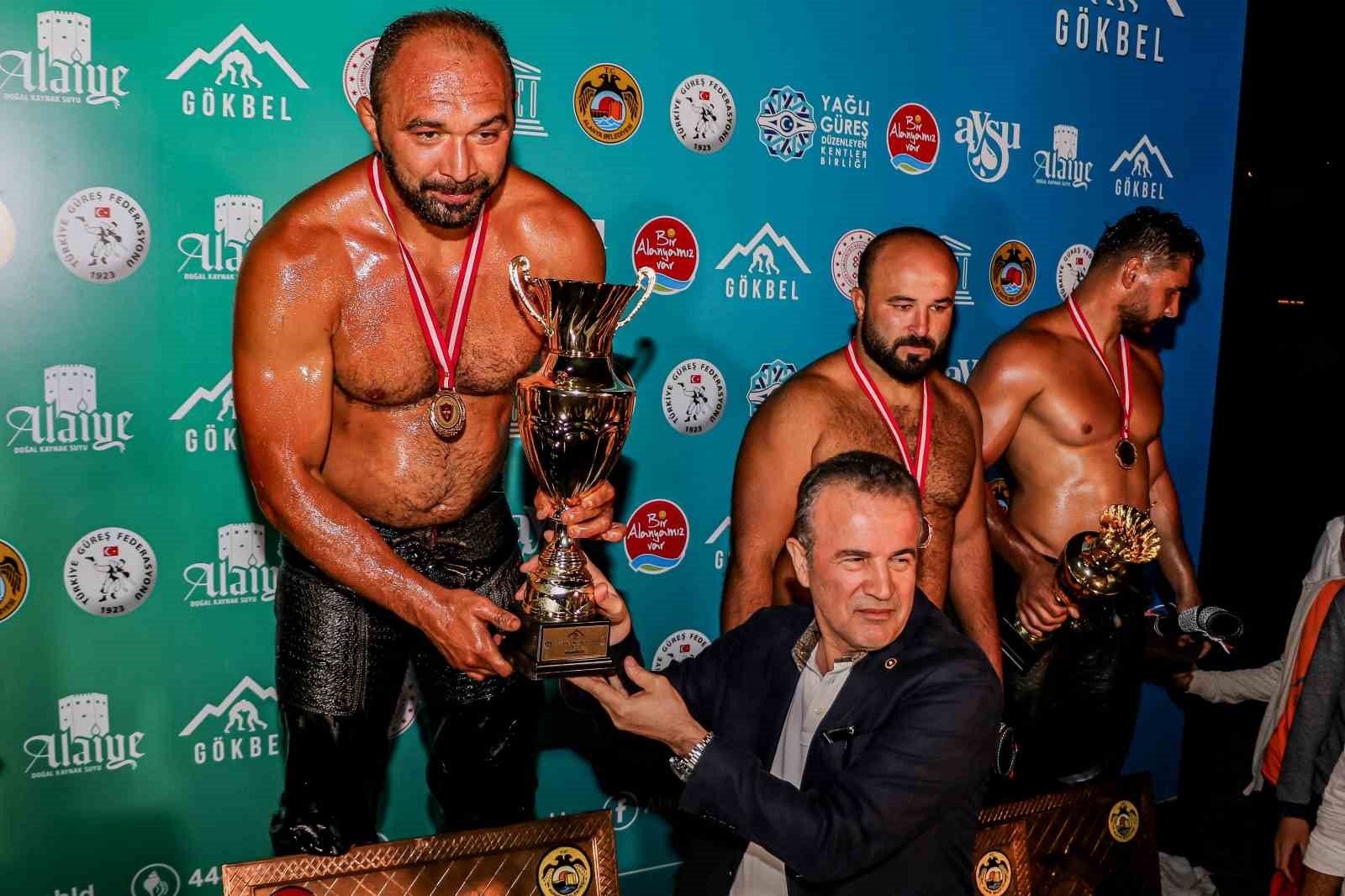Gökbel'de başpehlivan Ali Gürbüz oldu