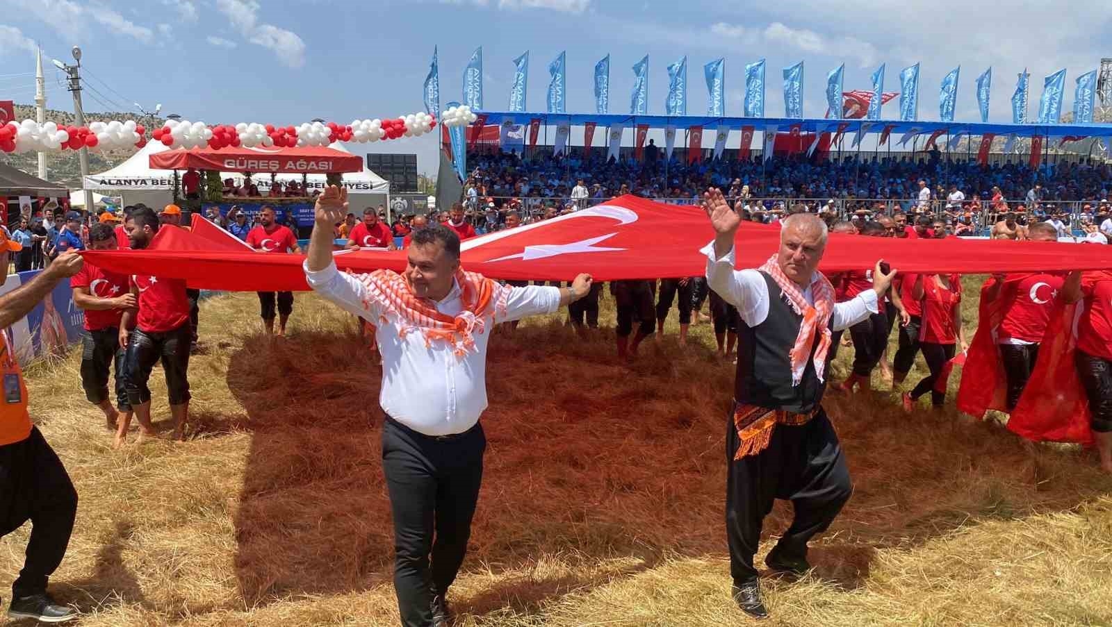 Gökbel'de başpehlivan Ali Gürbüz oldu
