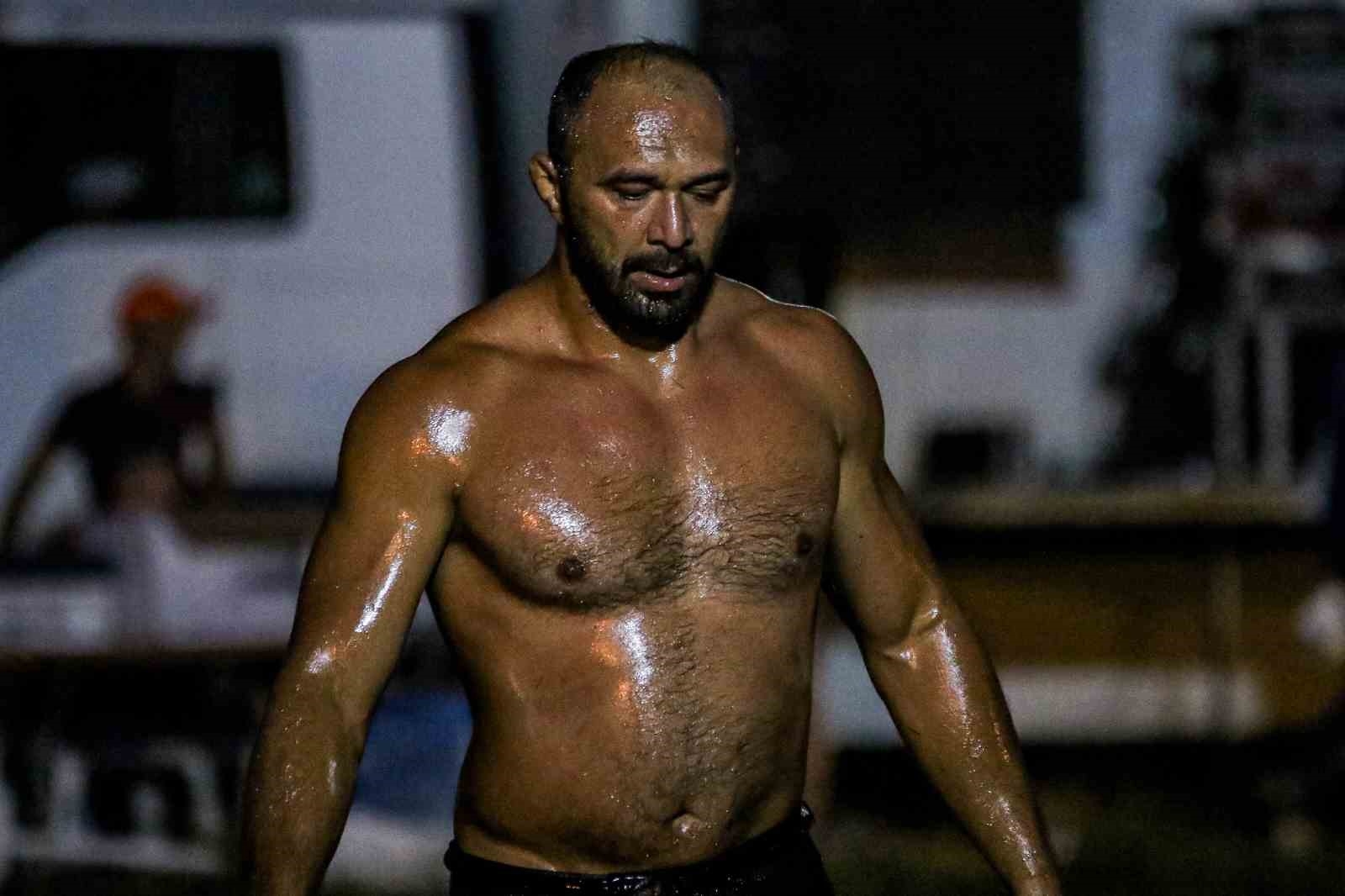 Gökbel'de başpehlivan Ali Gürbüz oldu
