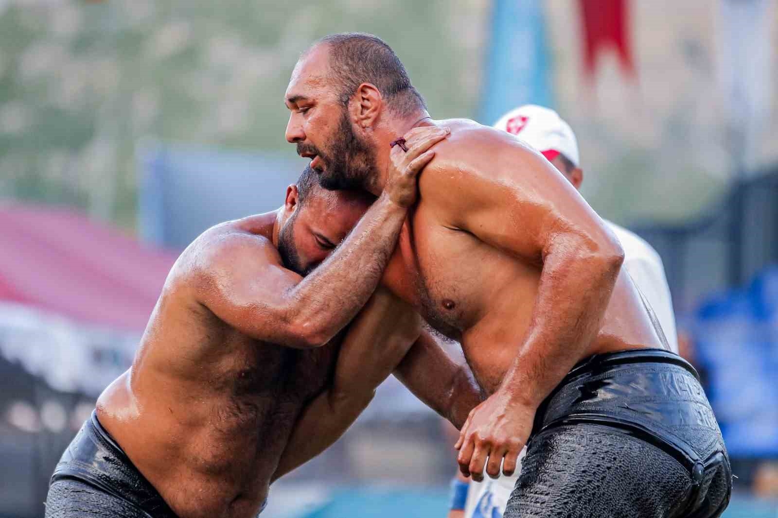 Gökbel'de başpehlivan Ali Gürbüz oldu
