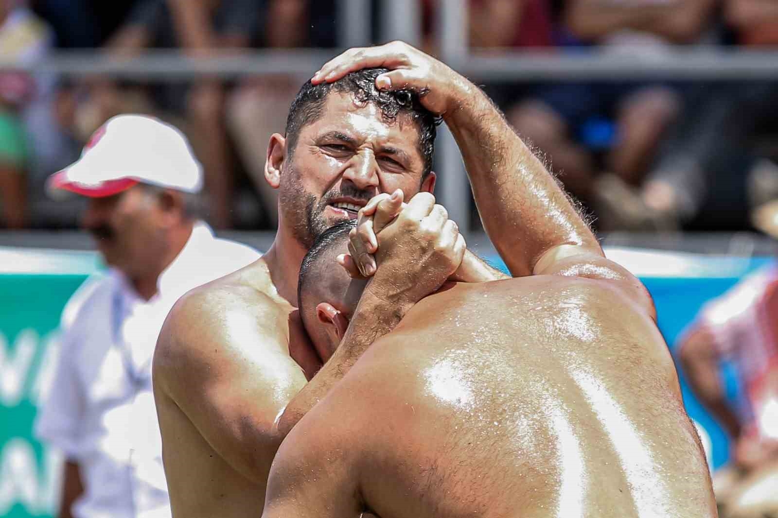 Gökbel'de başpehlivan Ali Gürbüz oldu