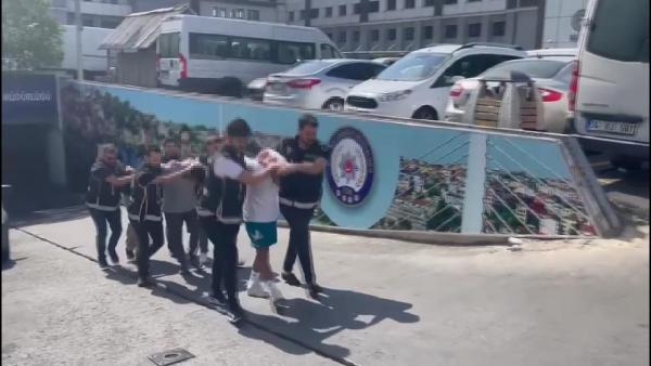 Gözaltındaki rapçiler adliyeye sevk edildi 