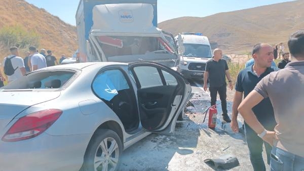 Hakkari'de kaza: 2 ölü, 2 yaralı