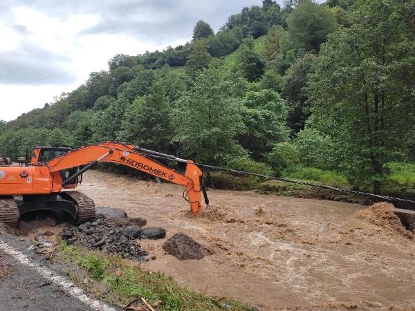 Heyelan sonrası hasar tespiti yapılıyor