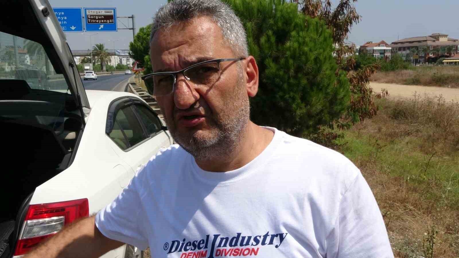 Hurdaya dönen araçtan burunları kanamadan çıktılar