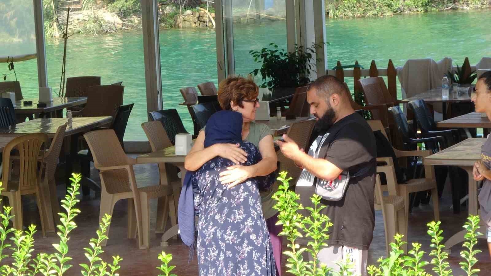 İngiliz turist yüzmek için girdiği ırmakta çevredekilerin gözü önünde can verdi