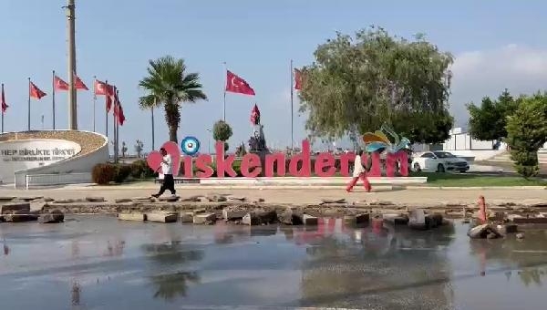 İskenderun'un sahil kesimi yine su altında