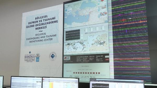 Kandilli Müdürü Özener' den Celal Şengör'e; Bulunduğunuz yeri terk etmek değil, depreme hazır hale getirmek lazım