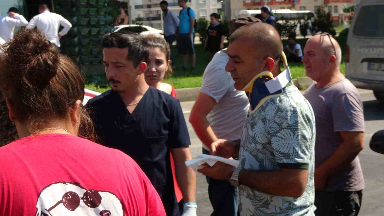 Kırmızı ışık ihlali yapan otobüs otomobile, ardından alt geçide çarptı: 2 yaralı