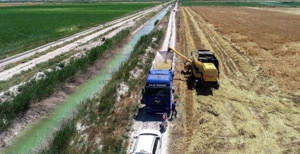 Konya Ovası'nda suya ulaşmak için 450 metre sondaj yapılıyor