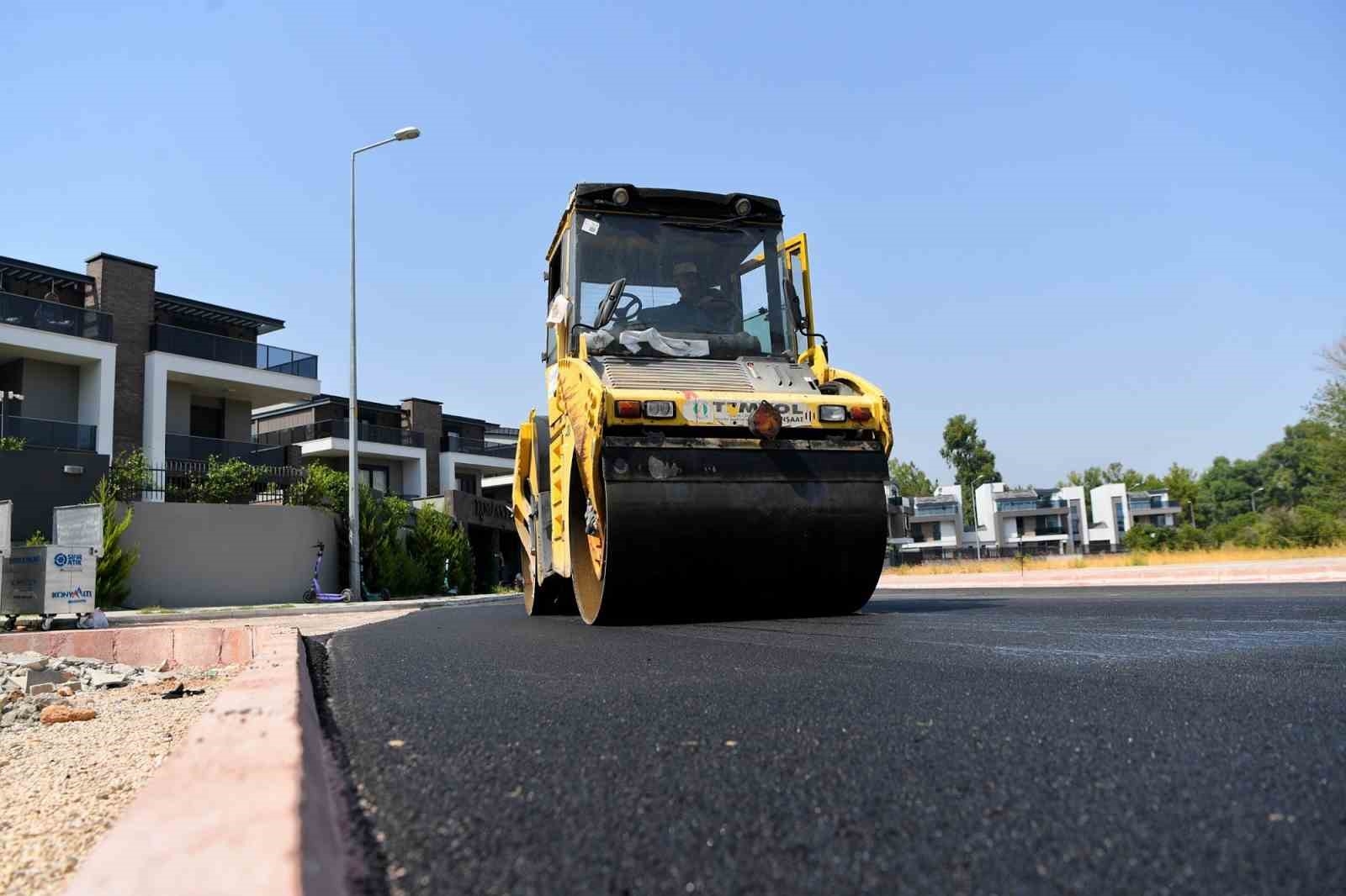 Konyaaltı'nda yollar yenileniyor