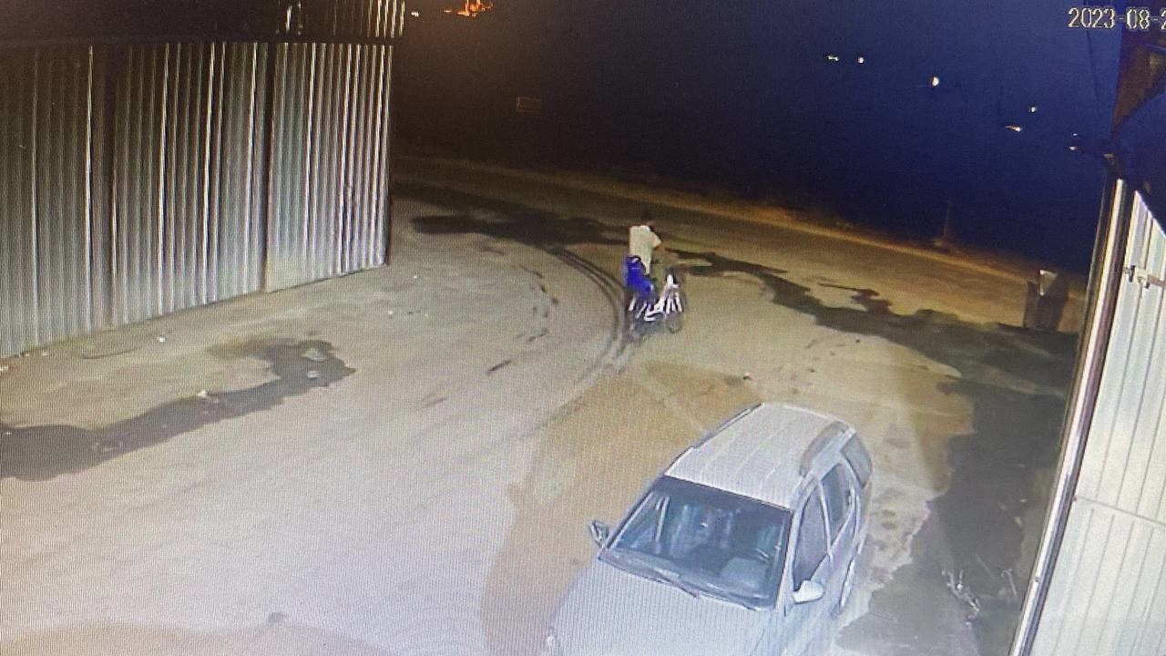 Lastikleri patlamış eski bisikleti bırakıp, 6 bin TL'lik son model bisikleti çaldı