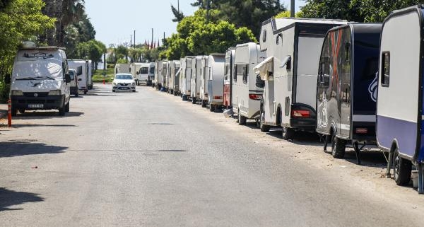 Mahalleliyi isyan ettiren 'karavan park', 'karavan galeri'ye döndü