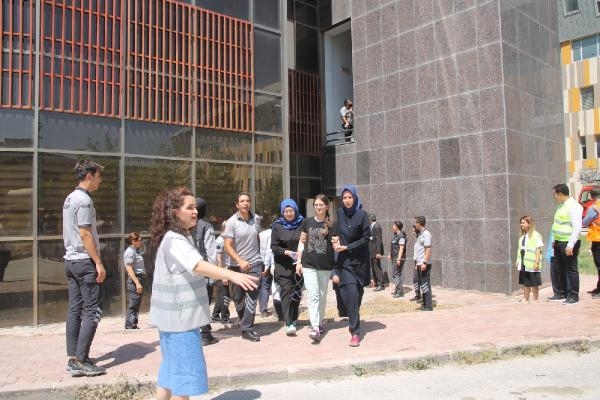 Marmara depreminin yıl dönümünde Van'da deprem tatbikatı