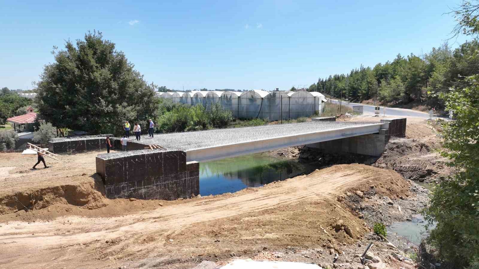 Naras Köprüsü'nde çalışmalar sürüyor