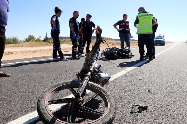 Otomobilin çarptığı motosikletin sürücüsü öldü