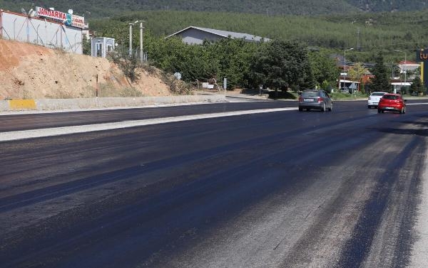 Sıcak hava nedeniyle asfalt eridi