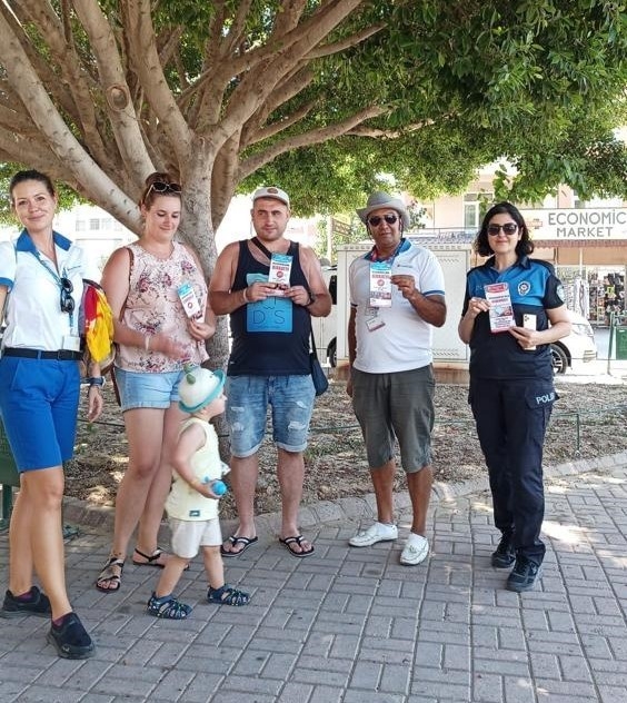 Vatandaşlara ve turistlere dolandırıcıların yöntemleri tek tek anlatıldı