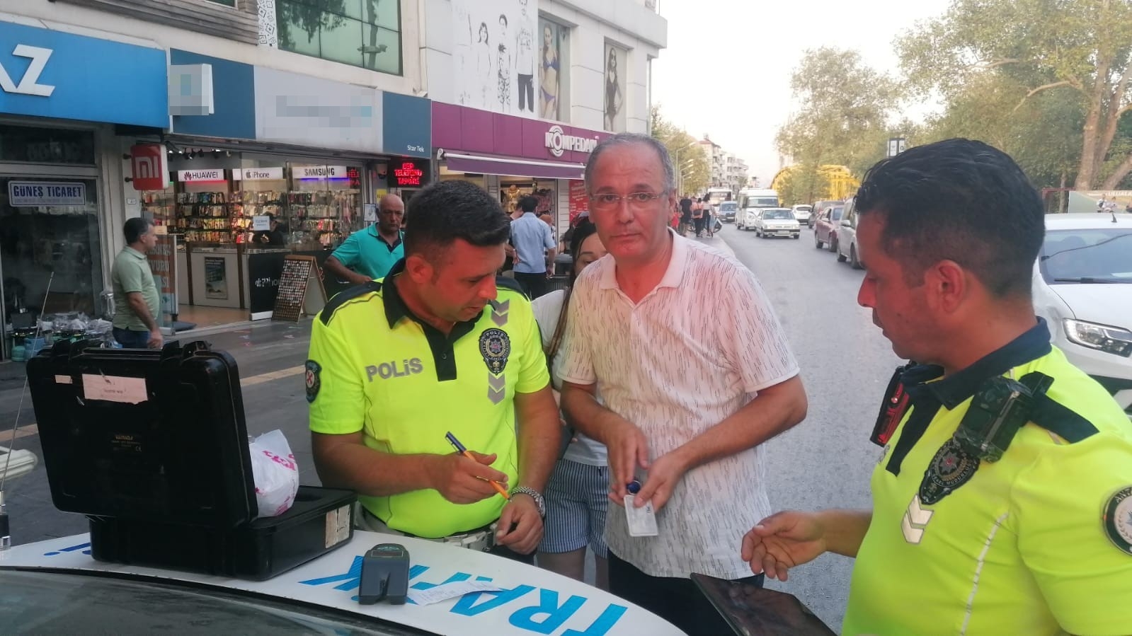 Yaralı yerde acı içerisinde yatarken, motosiklet sürücüsü kaçtı