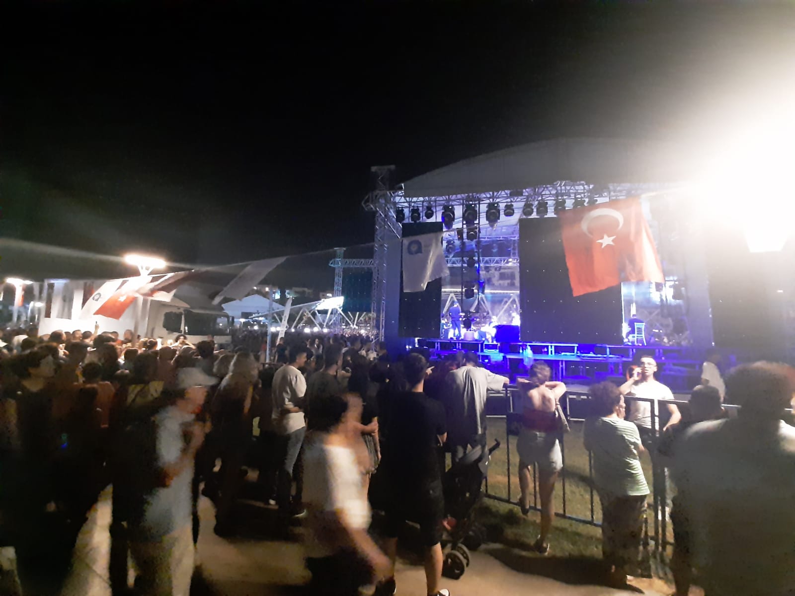 Antalya'da Melek Mosso'ya büyük ilgi