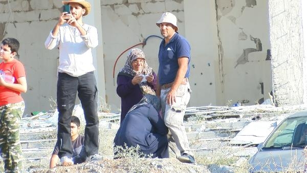 Ağır hasarlı 13 katlı 2 bina, patlatılarak yıkıldı