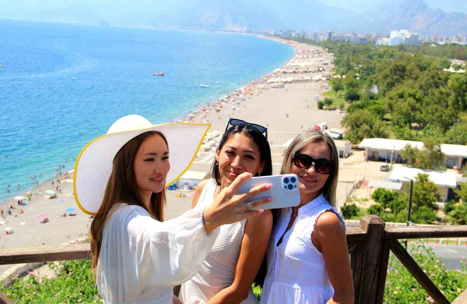 Antalya turizmde rekor kırmaya devam ediyor