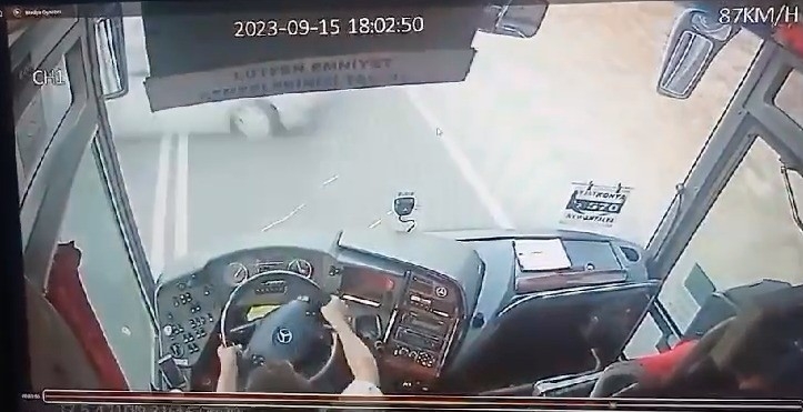 Antalya'da 1 kişinin öldüğü, 5 kişinin yaralandığı kaza kamerada