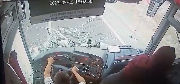 Antalya'da 1 kişinin öldüğü, 5 kişinin yaralandığı kaza kamerada