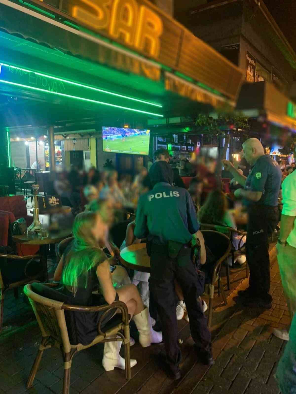 Antalya'da 101 ekip, 423 polisle 'Huzur Antalya-12' uygulaması