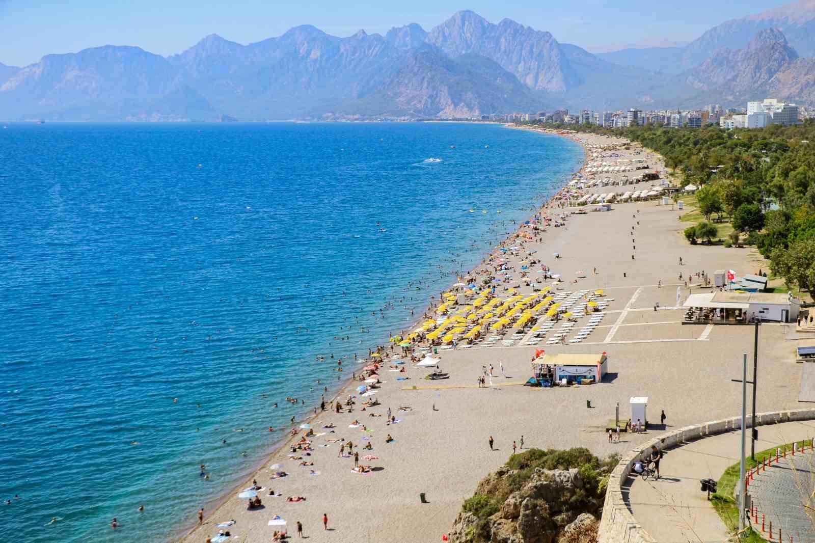 Antalya'da Eylül sıcakları: Termometreler 38 dereceyi gördü