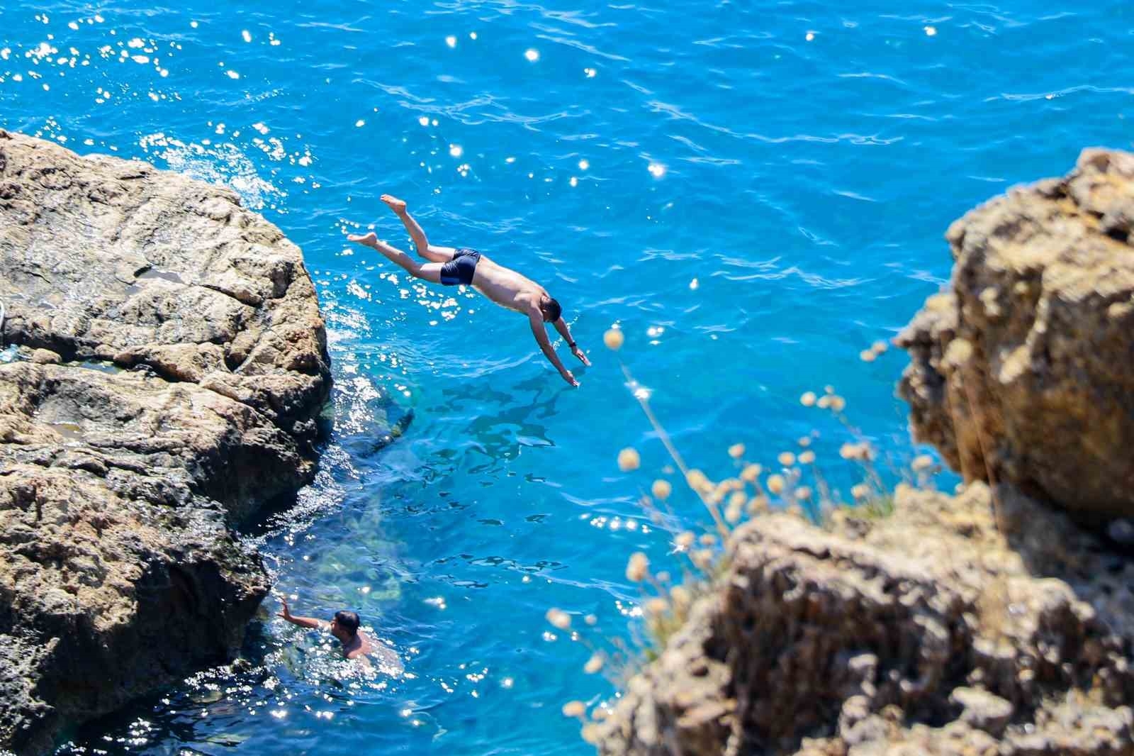 Antalya'da Eylül sıcakları: Termometreler 38 dereceyi gördü