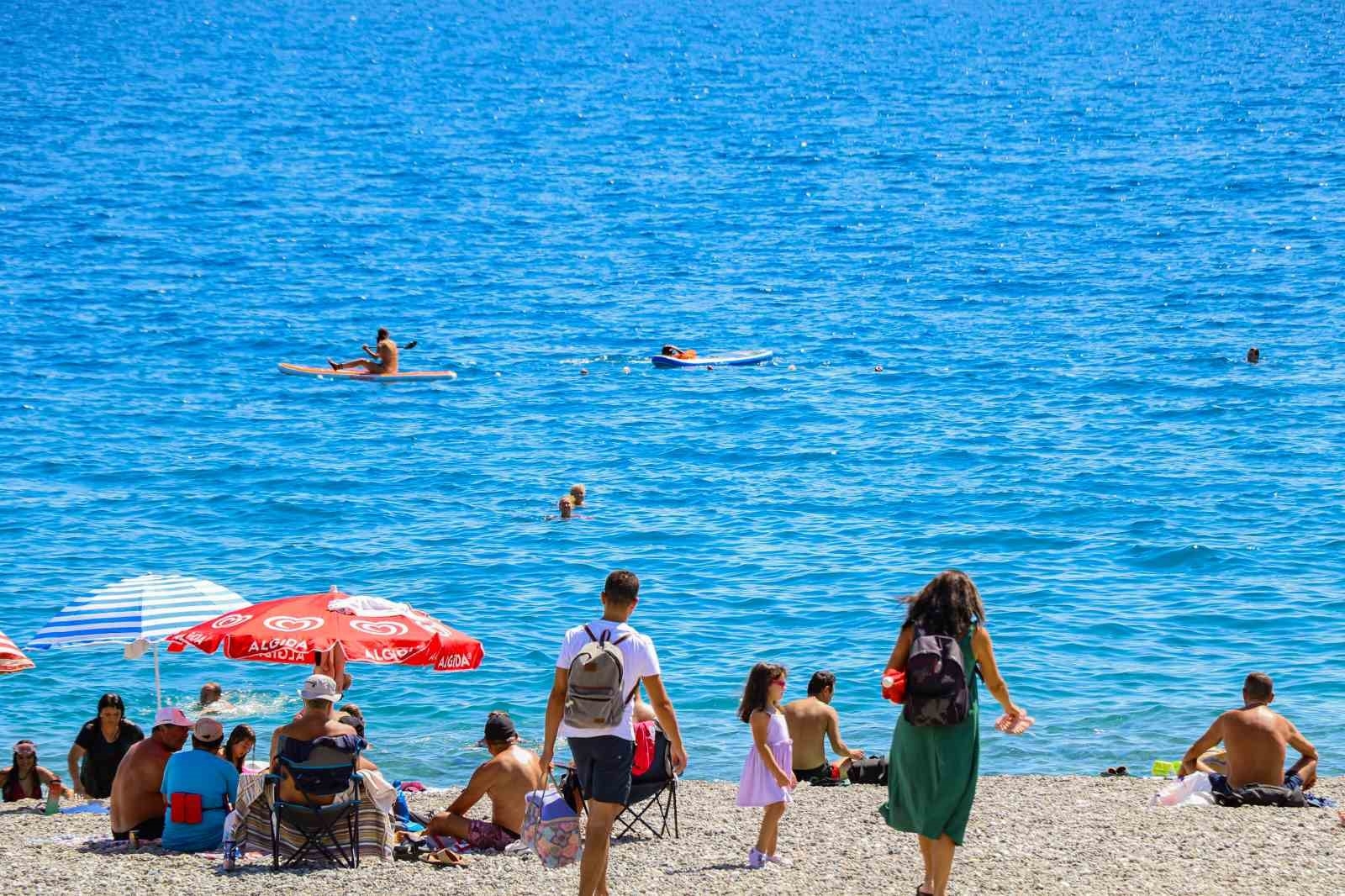 Antalya'da Eylül sıcakları: Termometreler 38 dereceyi gördü
