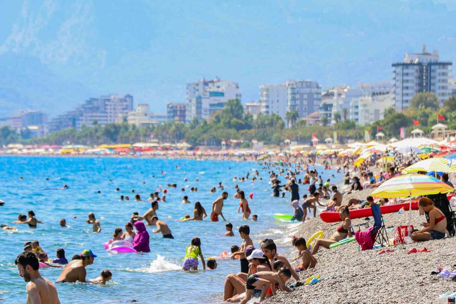 Antalya'da Eylül sıcakları: Termometreler 38 dereceyi gördü