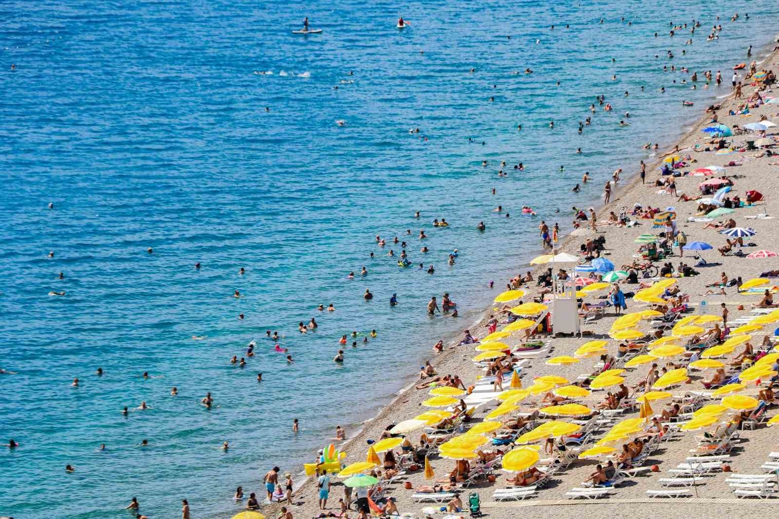 Antalya'da Eylül sıcakları: Termometreler 38 dereceyi gördü