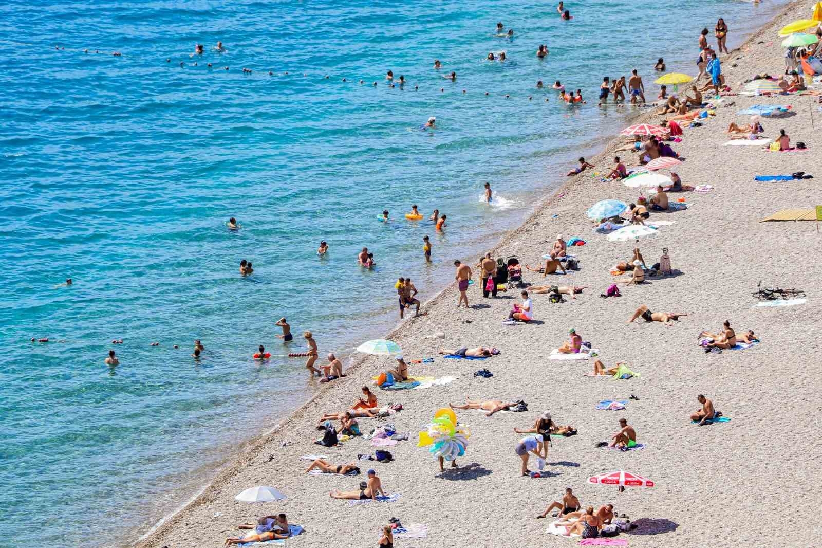 Antalya'da Eylül sıcakları: Termometreler 38 dereceyi gördü