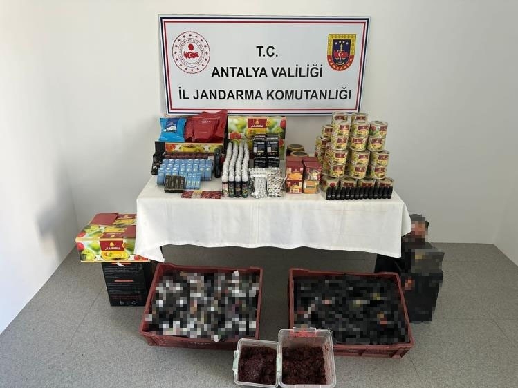 Antalya'da jandarmadan kaçak alkol ve sigara operasyonu: 1 gözaltı