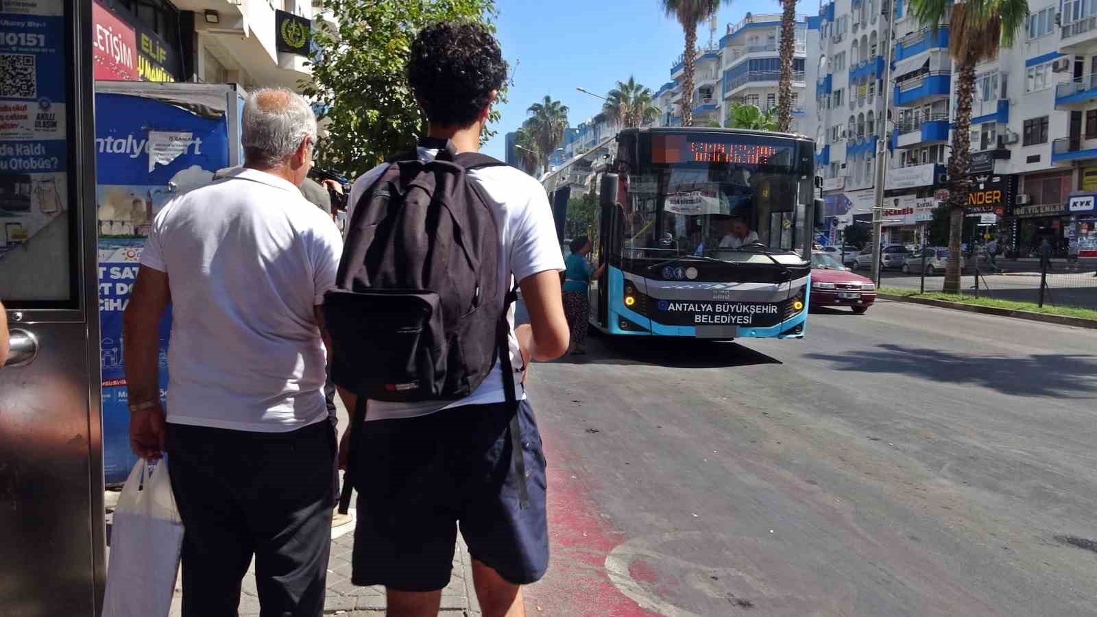 Antalyalı yaşlılar ücretiz taşımadan memnun