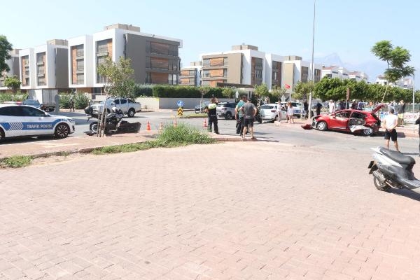 Antalyasporlu Naldo'nun ailesi Antalya'da kaza geçirdi: 1'i ağır, 5 yaralı