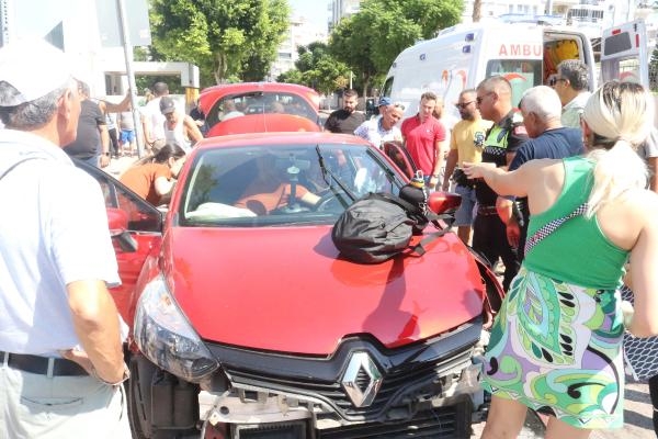 Antalyasporlu Naldo'nun ailesi Antalya'da kaza geçirdi: 1'i ağır, 5 yaralı